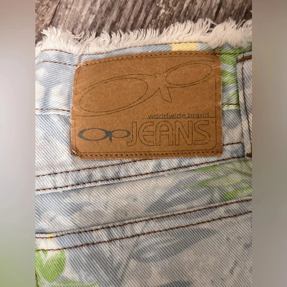 OP. Capri Jeans Juniors Size 9 - Picture 6 of 6